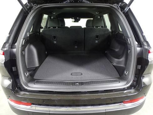 New 2025 Jeep Grand Cherokee Laredo image 13