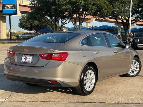 Used 2025 Chevrolet Malibu LT FWD image 4