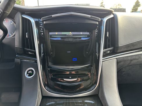 Used 2018 Cadillac Escalade ESV Platinum image 41