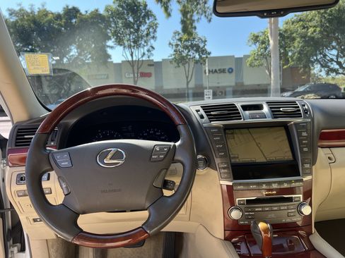 Used 2012 Lexus LS 460 w/ Luxury Value Edition image 12