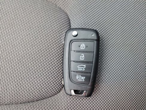 Used 2025 Hyundai Elantra SE w/ Cargo Package FWD image 32