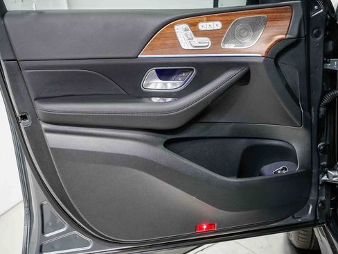 Used 2025 Mercedes-Benz GLS 450 4MATIC image 20