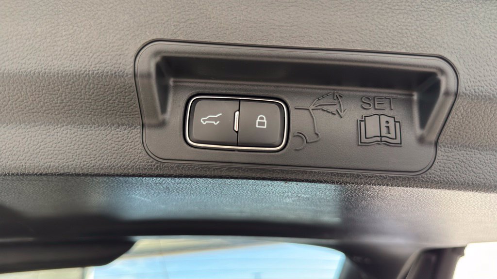 Used 2023 Ford Explorer XLT AWD/4WD image 44