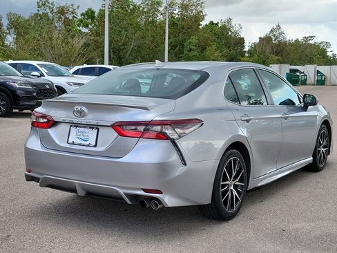 Used 2024 Toyota Camry SE image 6