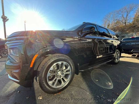 Used 2026 Chevrolet Suburban LT image 7