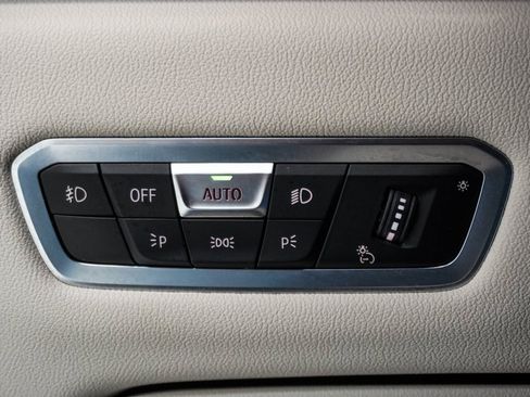 Used 2022 BMW X7 M50i w/ Dynamic Handling Package image 39