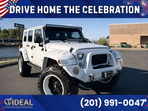 Used 2016 Jeep Wrangler Unlimited Sahara w/ Connectivity Group AWD/4WD image 2