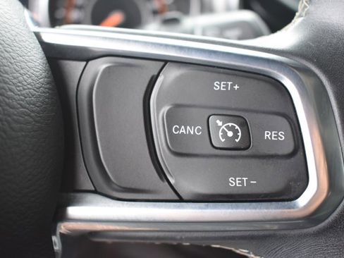 Used 2018 Jeep Wrangler Unlimited Sahara image 21