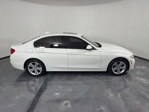 Used 2018 BMW 330i xDrive Sedan w/ Convenience Package AWD/4WD image 4