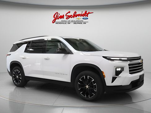 Used 2025 Chevrolet Traverse LT w/ Sun and Wheel Package AWD/4WD image 2