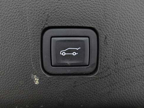 Used 2023 Chevrolet Traverse LT FWD image 37