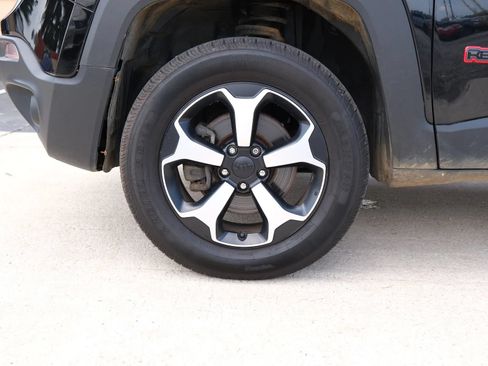 Used 2019 Jeep Renegade Trailhawk AWD/4WD image 11