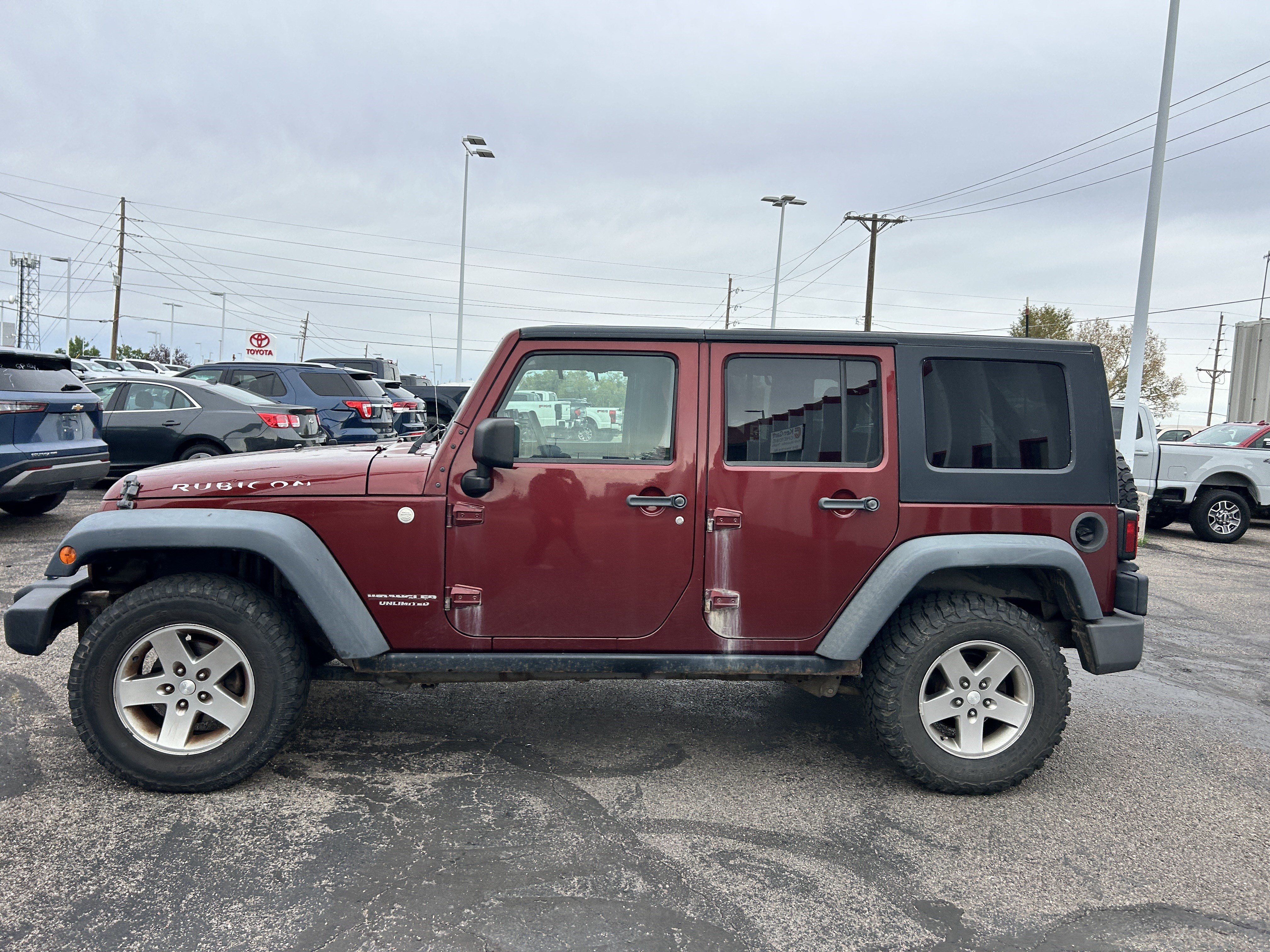 Used 2010 Jeep Wrangler Unlimited Rubicon AWD/4WD image 2