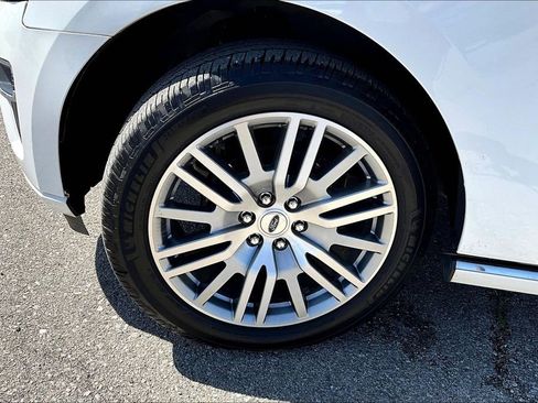 Used 2022 Ford Expedition Platinum AWD/4WD image 12