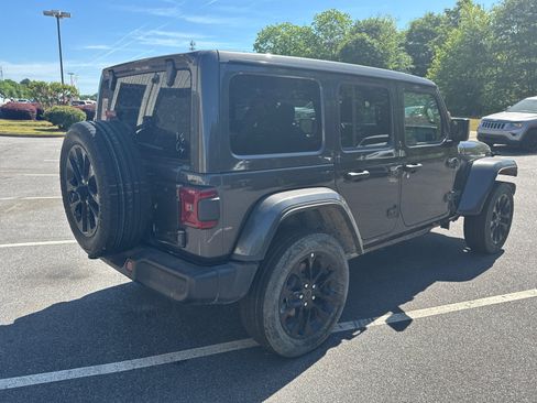 Used 2025 Jeep Wrangler Unlimited Sahara w/ Safety Group AWD/4WD image 6