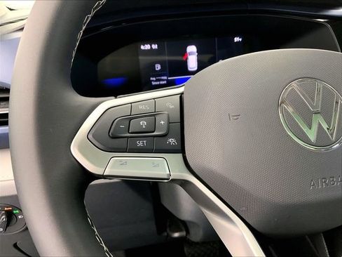 Certified 2024 Volkswagen Taos SE image 18