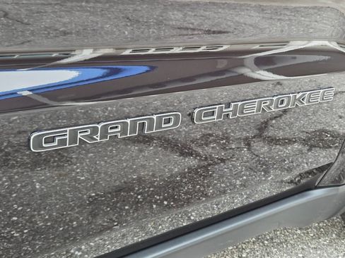 Used 2021 Jeep Grand Cherokee Limited RWD image 17
