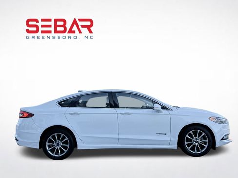 Used 2017 Ford Fusion SE w/ Equipment Group 602A image 4