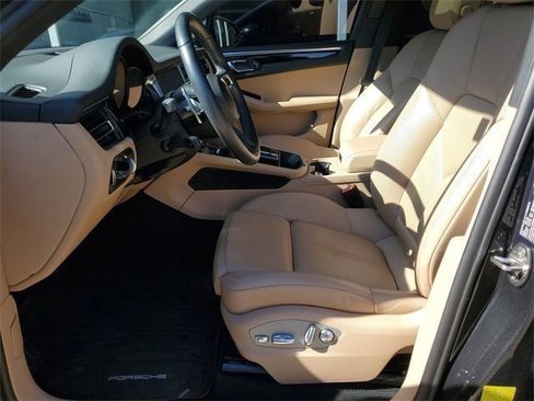 Used 2024 Porsche Macan image 5