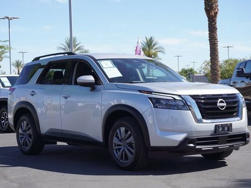 Certified 2025 Nissan Pathfinder SV FWD image 4
