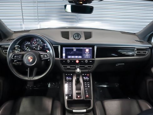 Certified 2024 Porsche Macan AWD/4WD image 12