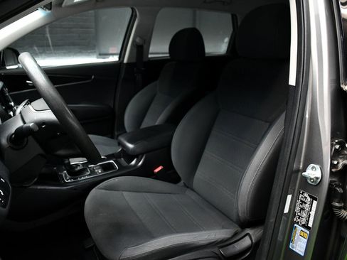 Used 2019 Kia Sorento LX image 16