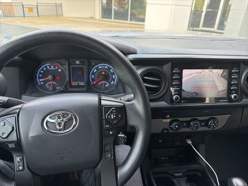 Used 2022 Toyota Tacoma SR w/ SR Convenience Package image 6