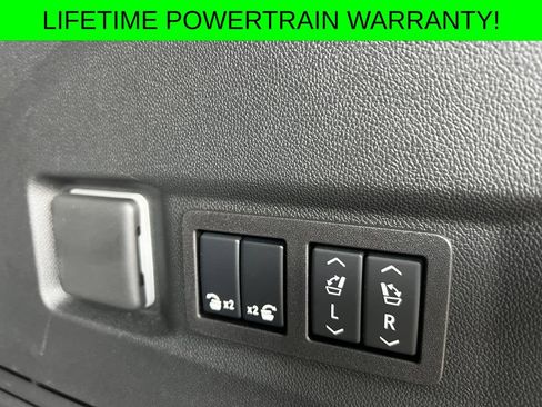 Used 2025 Chevrolet Tahoe Premier AWD/4WD image 16