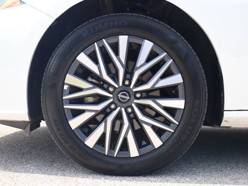 Used 2025 Nissan Altima 2.5 SV AWD/4WD image 8