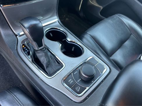 Used 2020 Jeep Grand Cherokee Limited AWD/4WD image 15