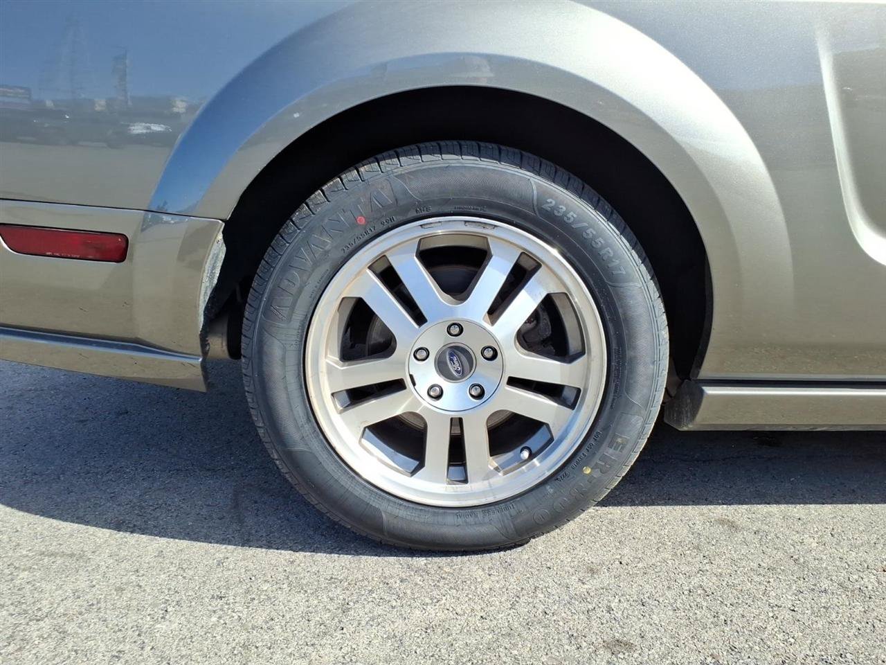 Used 2005 Ford Mustang GT RWD image 5