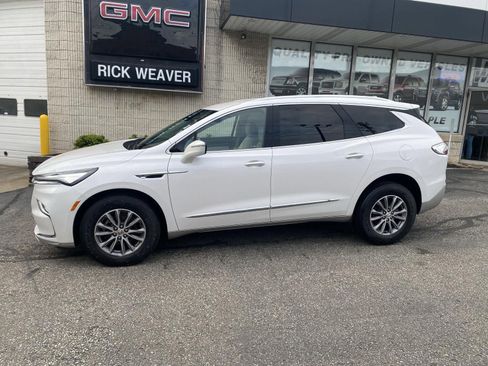 Certified 2023 Buick Enclave Essence AWD/4WD image 3
