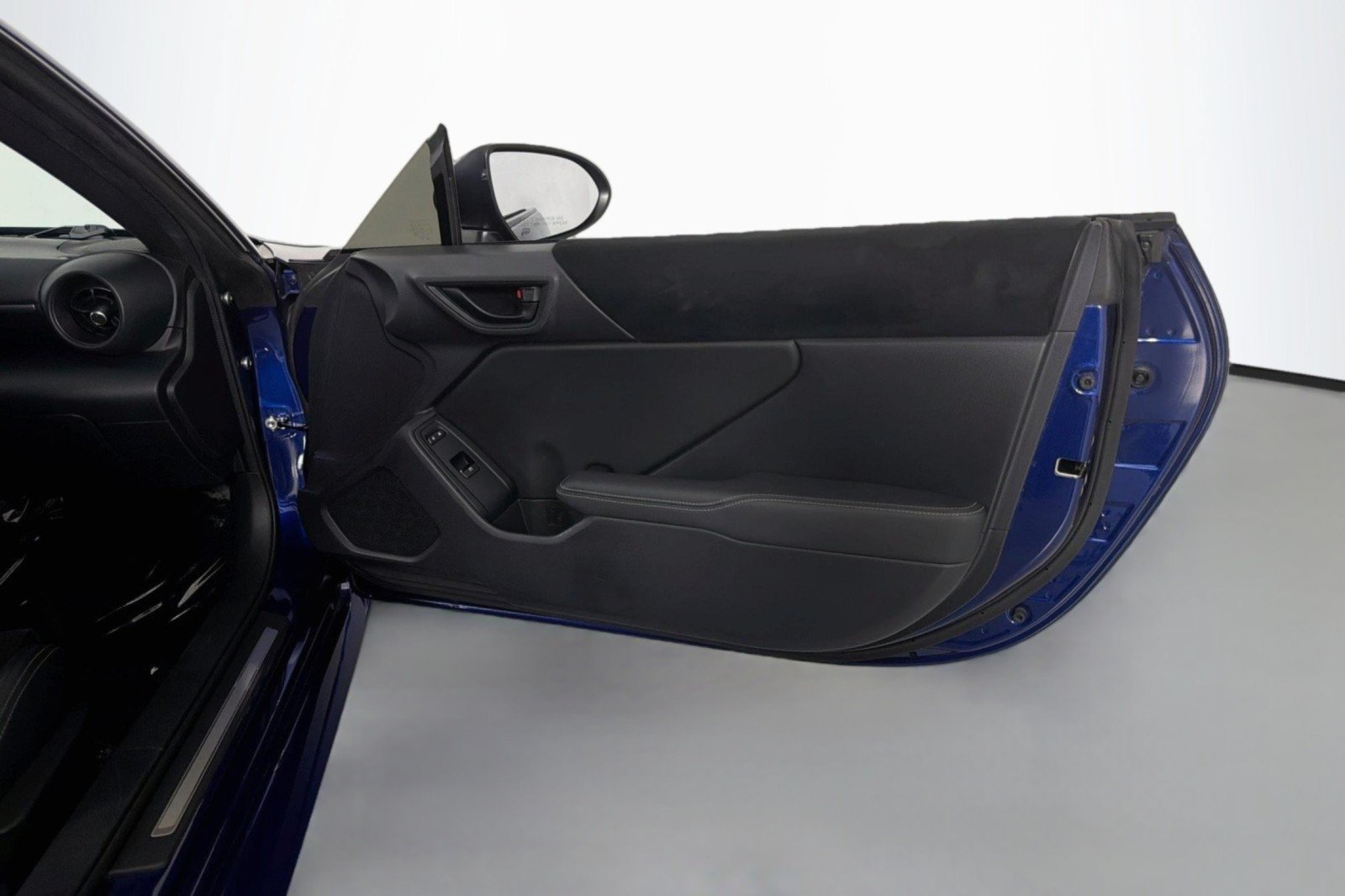 Used 2023 Toyota GR86 Premium w/ ALL Weather Mat Package (TMS) RWD image 25