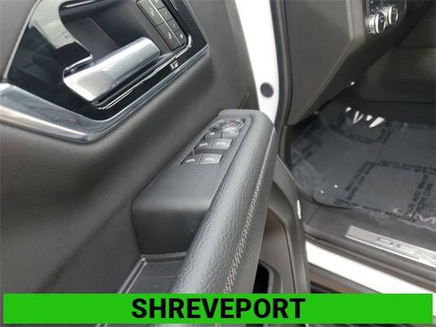 Certified 2025 GMC Yukon XL Denali image 23