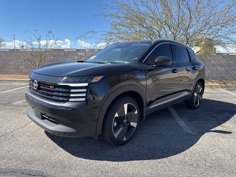 Used 2025 Nissan Kicks SR w/ Illumination Package image 1