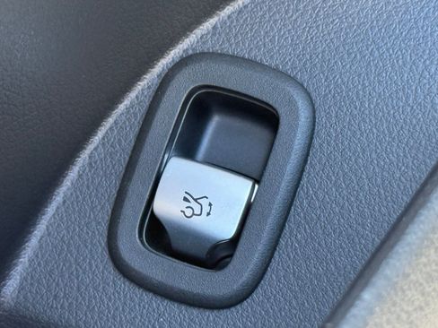 Used 2023 Mercedes-Benz GLC 300 image 27