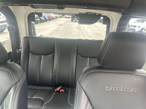 Used 2018 Jeep Wrangler Sahara w/ Connectivity Group AWD/4WD image 20