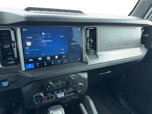 Used 2025 Ford Bronco Badlands image 25