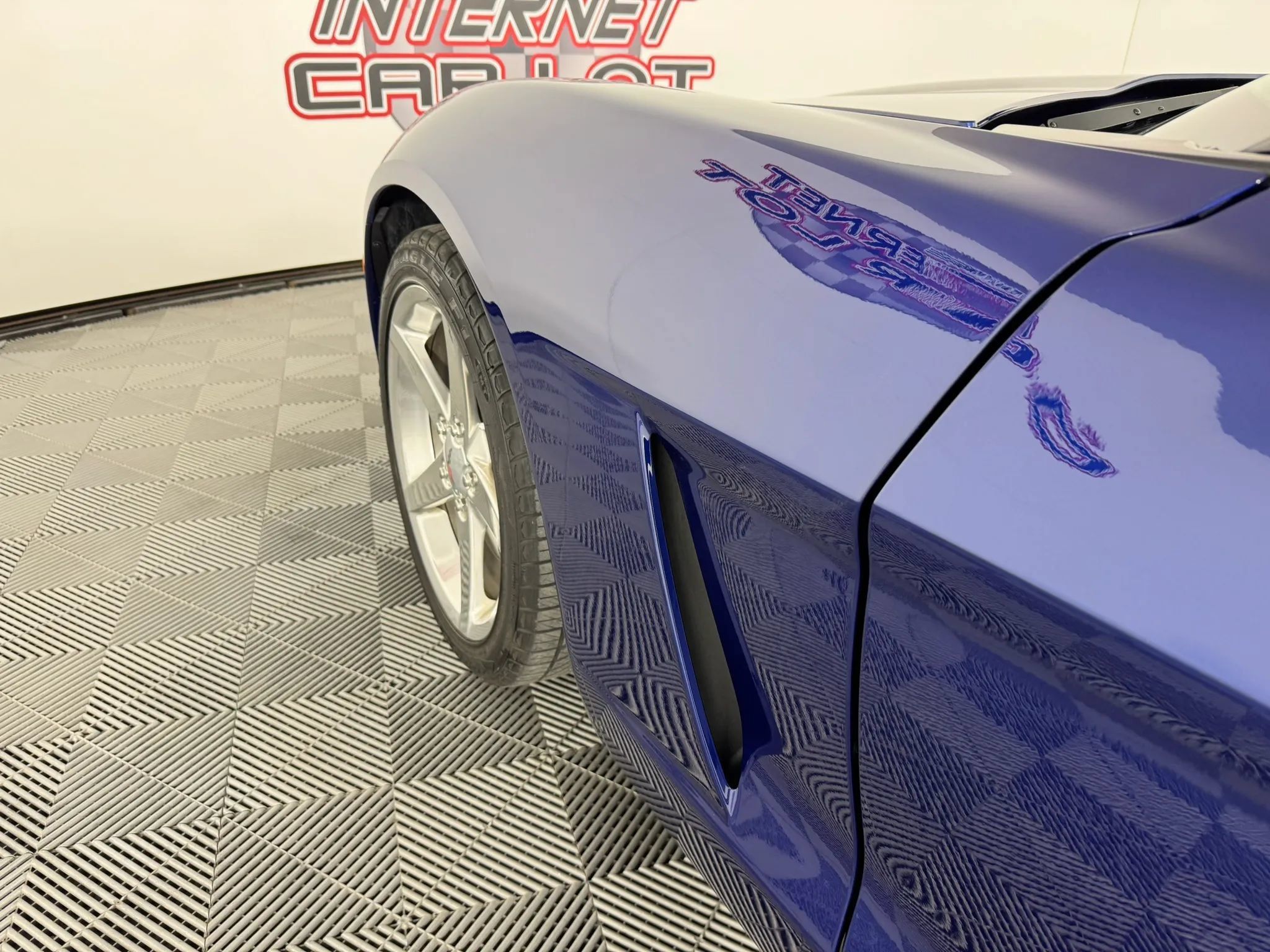 Used 2006 Chevrolet Corvette Coupe w/ Preferred Equipment Group RWD image 16