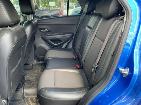 Used 2016 Chevrolet Trax LT w/ LT Sun and Sound Package AWD/4WD image 9