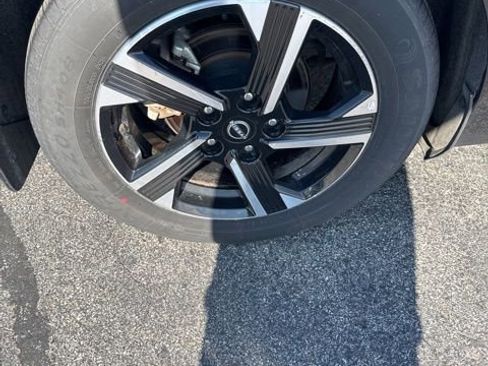 Used 2024 Nissan Sentra SV FWD image 7