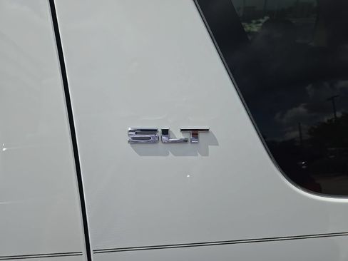 Used 2014 GMC Yukon XL SLT RWD image 4