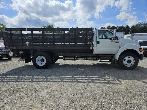 Used 2011 Ford F750 2WD Regular Cab Super Duty image 6