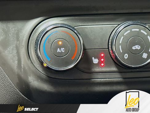 Used 2024 Chevrolet Trax RS w/ Sunroof Package FWD image 22