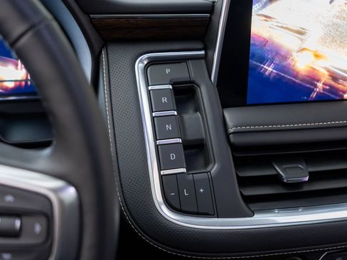Used 2023 Chevrolet Tahoe Premier AWD/4WD image 24