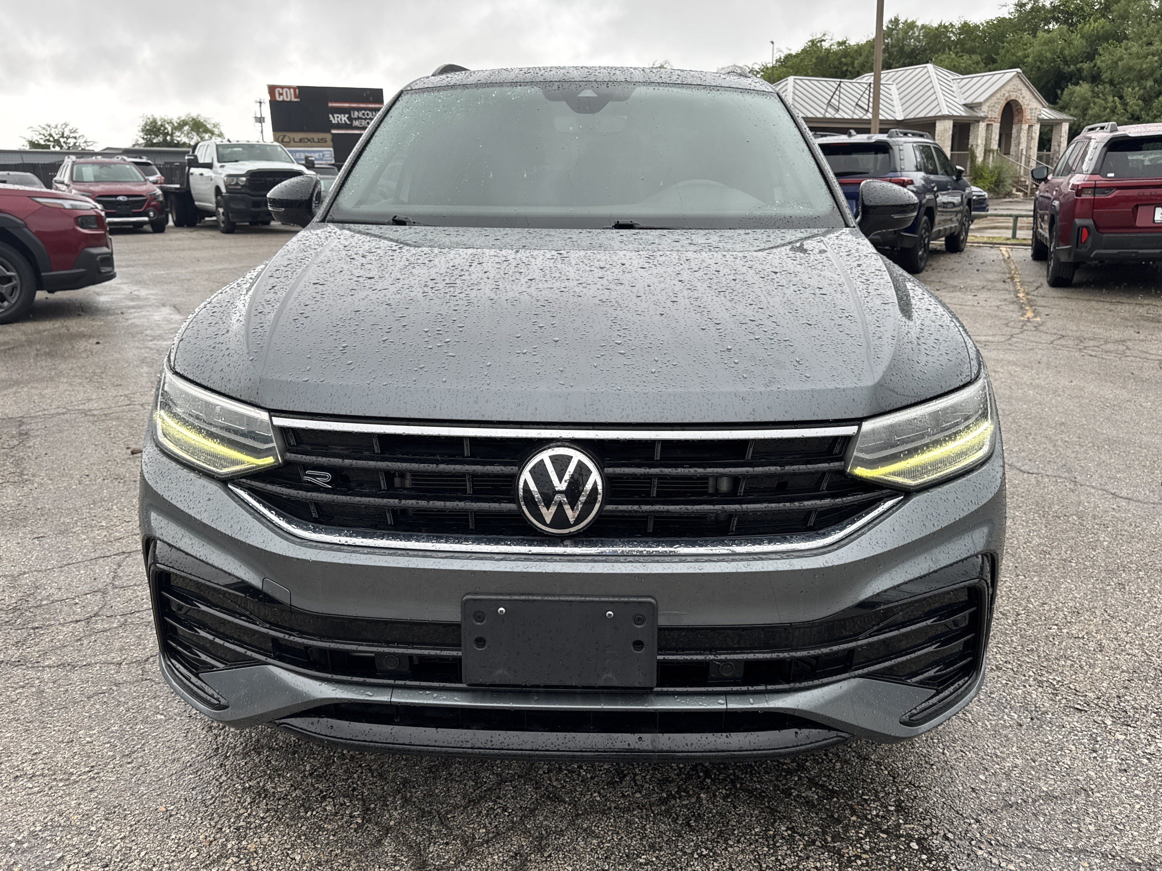 Used 2023 Volkswagen Tiguan SE R-Line FWD image 8
