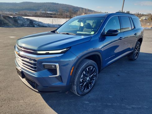 New 2026 Chevrolet Traverse LT w/ Sun and Wheel Package image 4