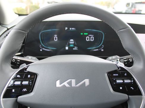 Certified 2024 Kia Niro EX image 26