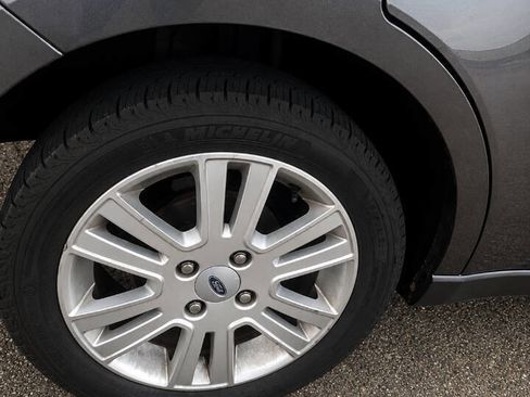 Used 2010 Ford Focus SEL FWD image 29