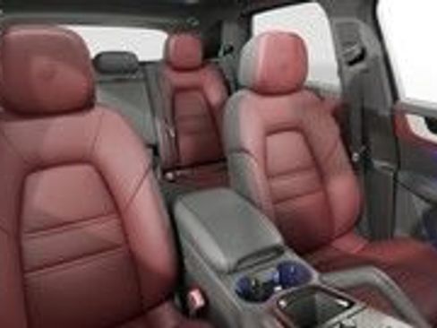 Certified 2026 Porsche Cayenne AWD/4WD image 5
